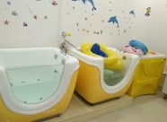 婴幼儿洗澡游泳馆